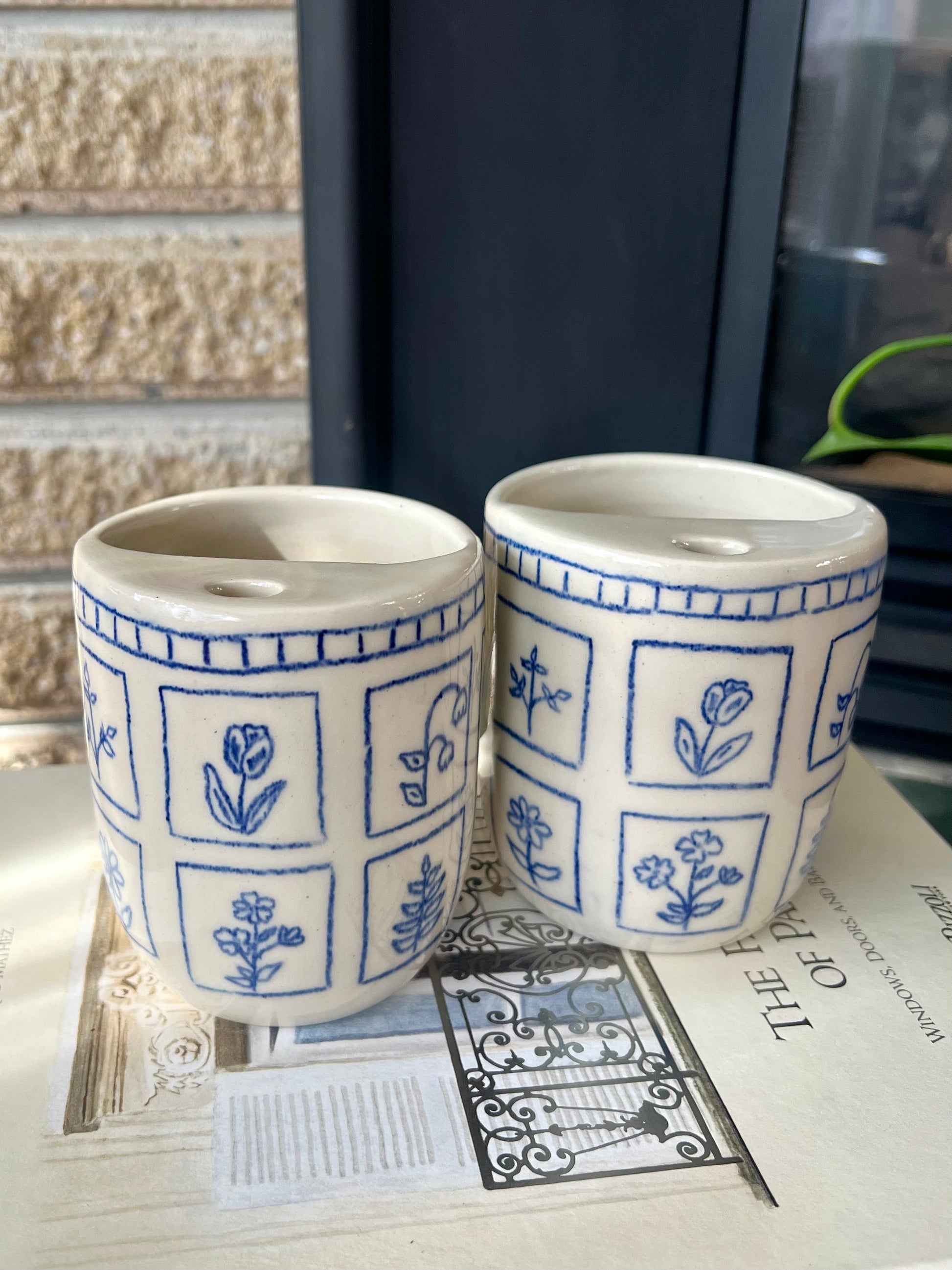 Customizable sipping mugs